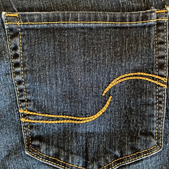 Women’s Dark Wash Signature by Levi Strauss Jeans - Picture 3 of 6